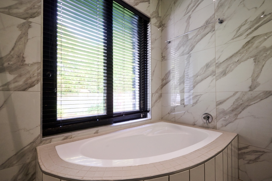 5 Bedroom Property for Sale in Carlswald Estate Gauteng