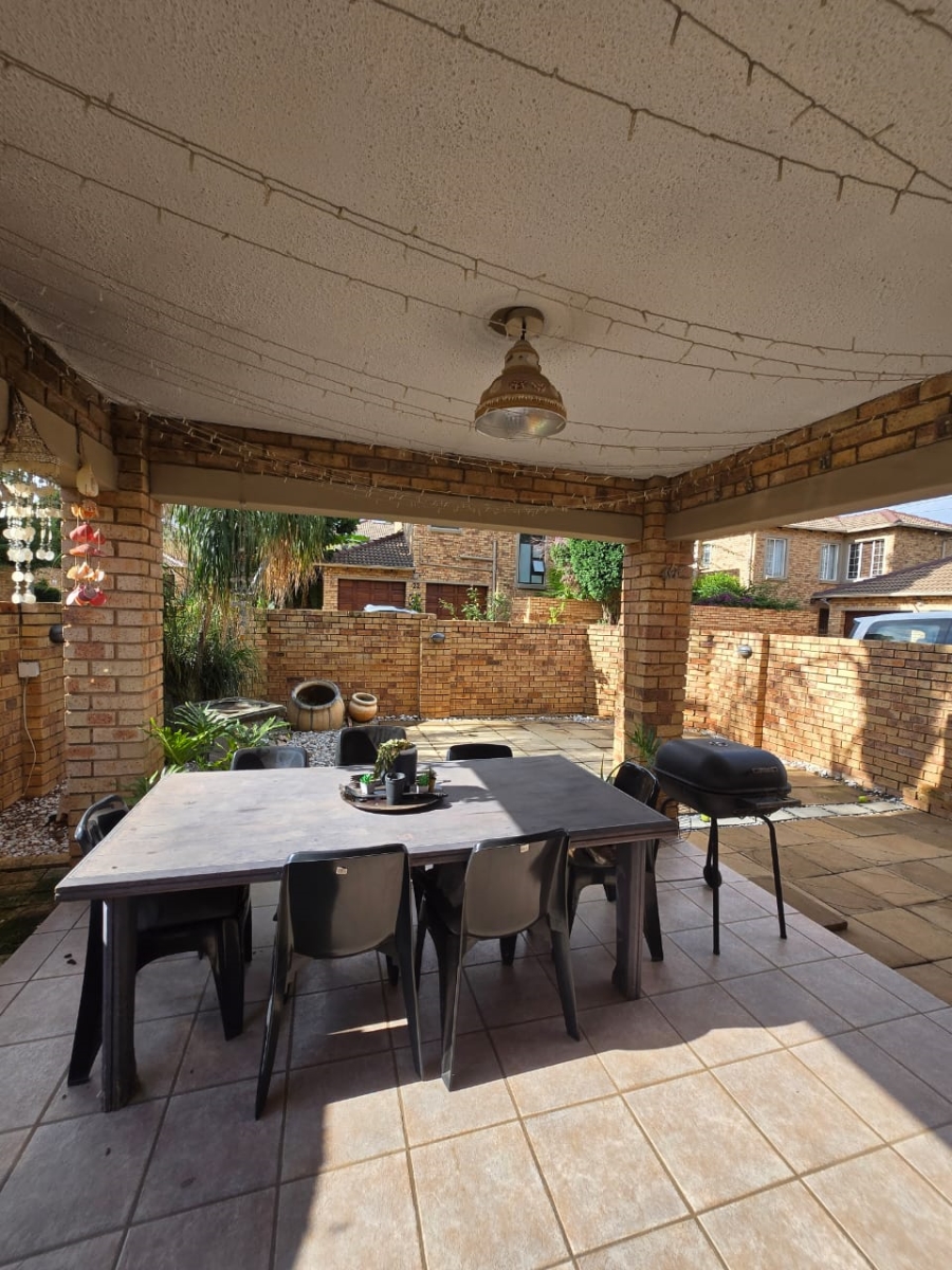 3 Bedroom Property for Sale in Olivedale Gauteng
