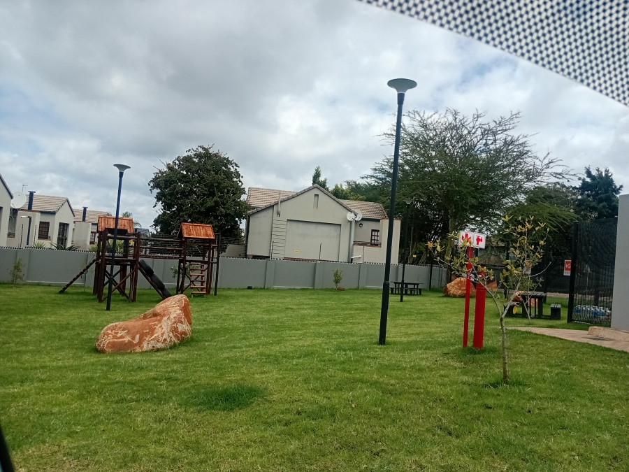 To Let 2 Bedroom Property for Rent in Olympus AH Gauteng