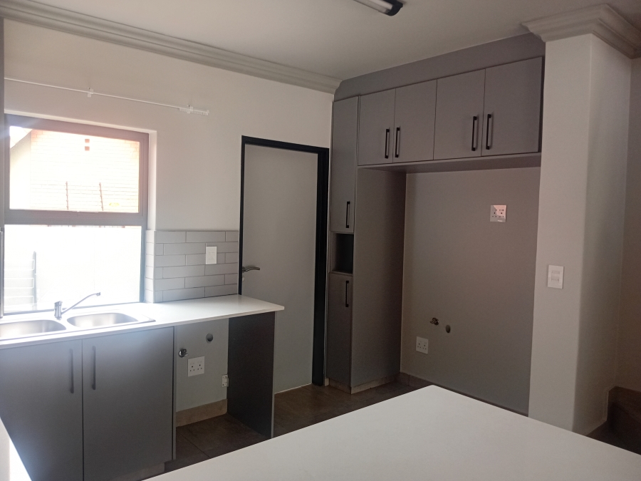To Let 2 Bedroom Property for Rent in Olympus AH Gauteng