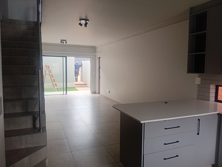 To Let 2 Bedroom Property for Rent in Olympus AH Gauteng