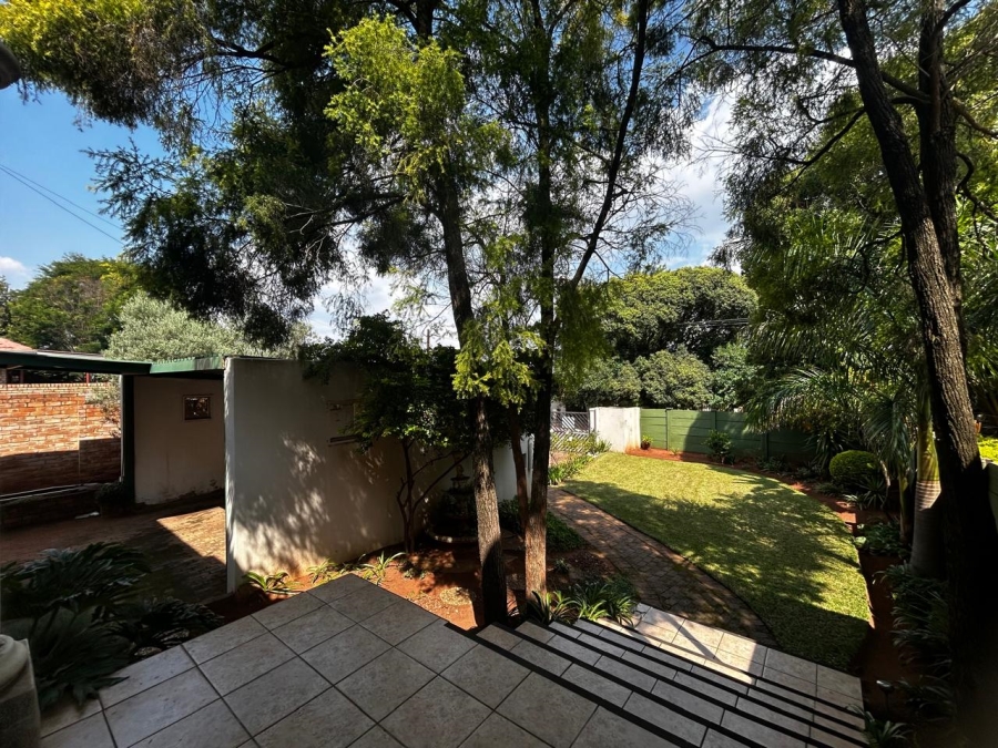 To Let 4 Bedroom Property for Rent in Waverley Gauteng