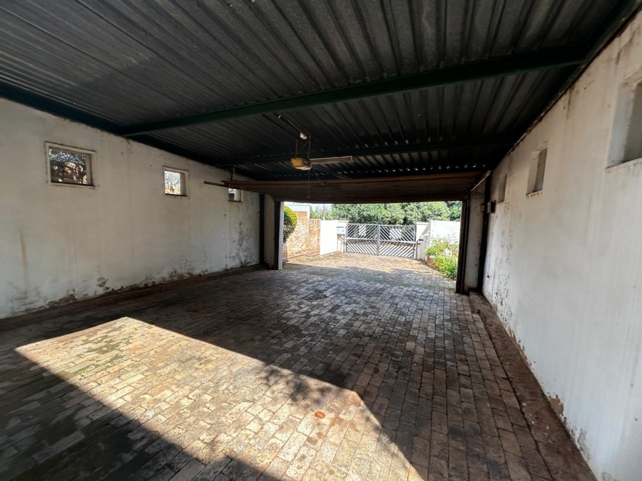 To Let 4 Bedroom Property for Rent in Waverley Gauteng