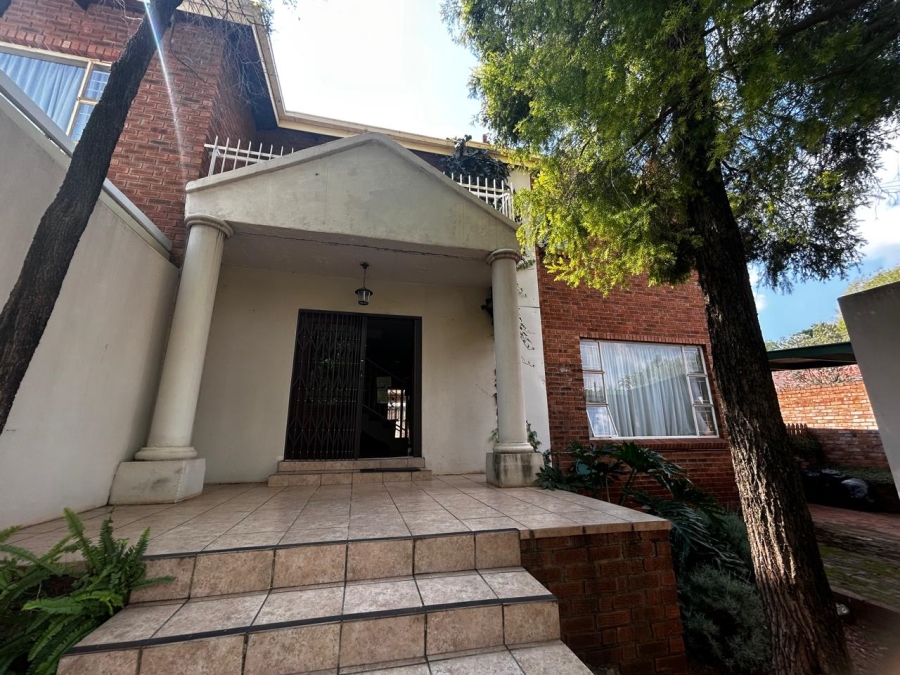 To Let 4 Bedroom Property for Rent in Waverley Gauteng