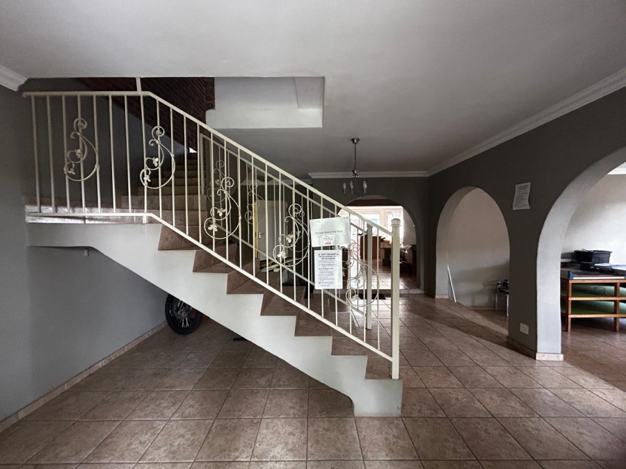 To Let 4 Bedroom Property for Rent in Waverley Gauteng