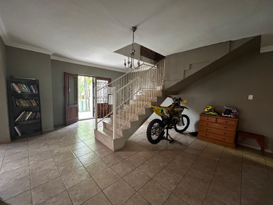 To Let 4 Bedroom Property for Rent in Waverley Gauteng