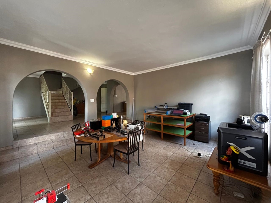 To Let 4 Bedroom Property for Rent in Waverley Gauteng