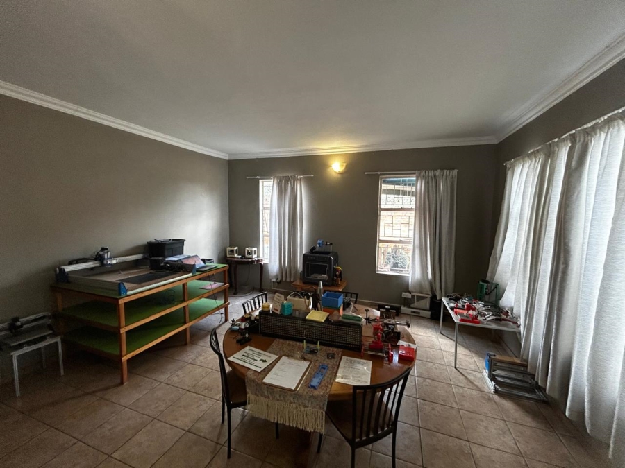To Let 4 Bedroom Property for Rent in Waverley Gauteng