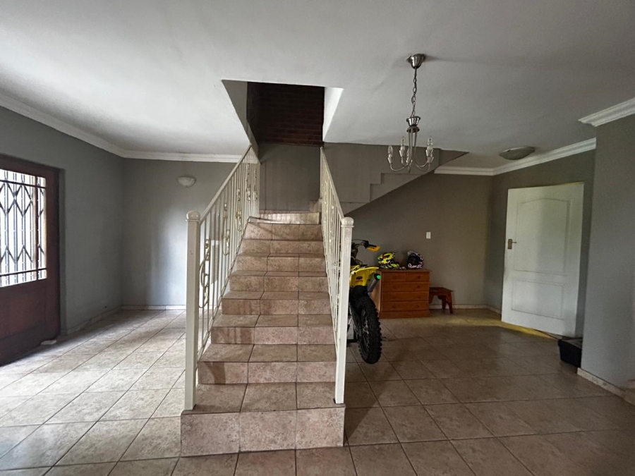 To Let 4 Bedroom Property for Rent in Waverley Gauteng