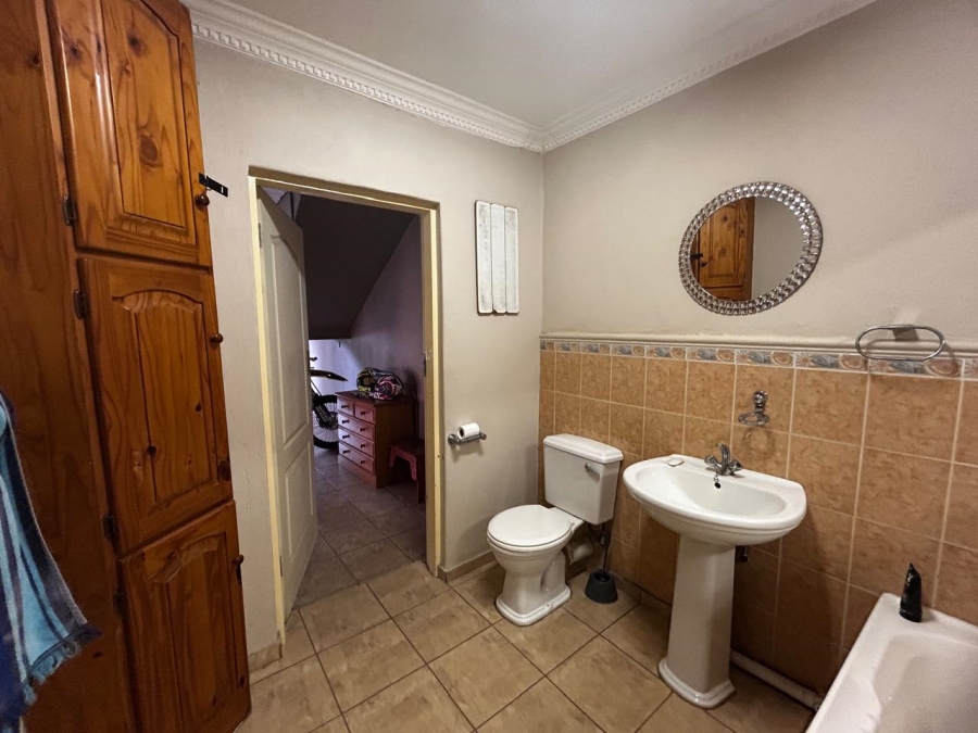 To Let 4 Bedroom Property for Rent in Waverley Gauteng