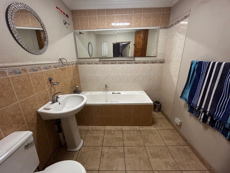 To Let 4 Bedroom Property for Rent in Waverley Gauteng