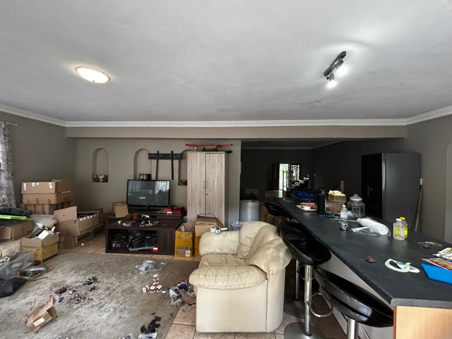 To Let 4 Bedroom Property for Rent in Waverley Gauteng