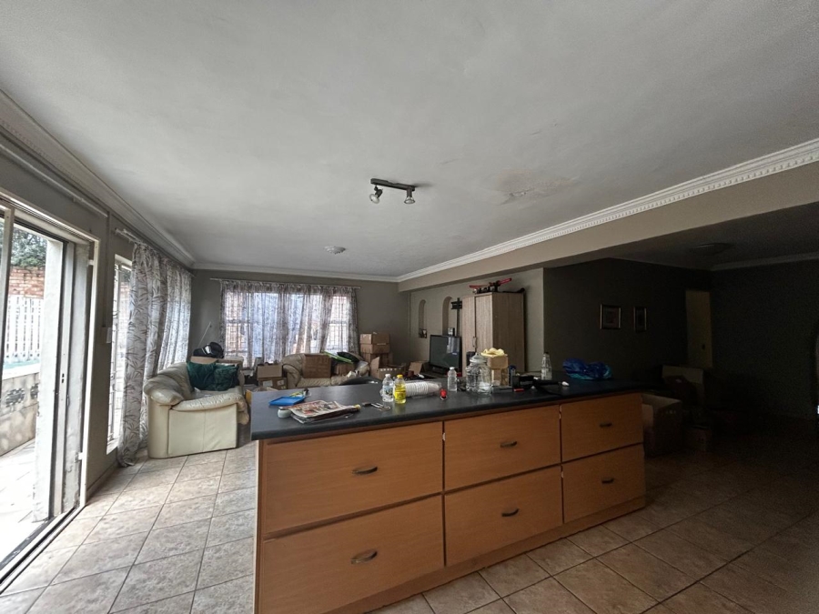 To Let 4 Bedroom Property for Rent in Waverley Gauteng