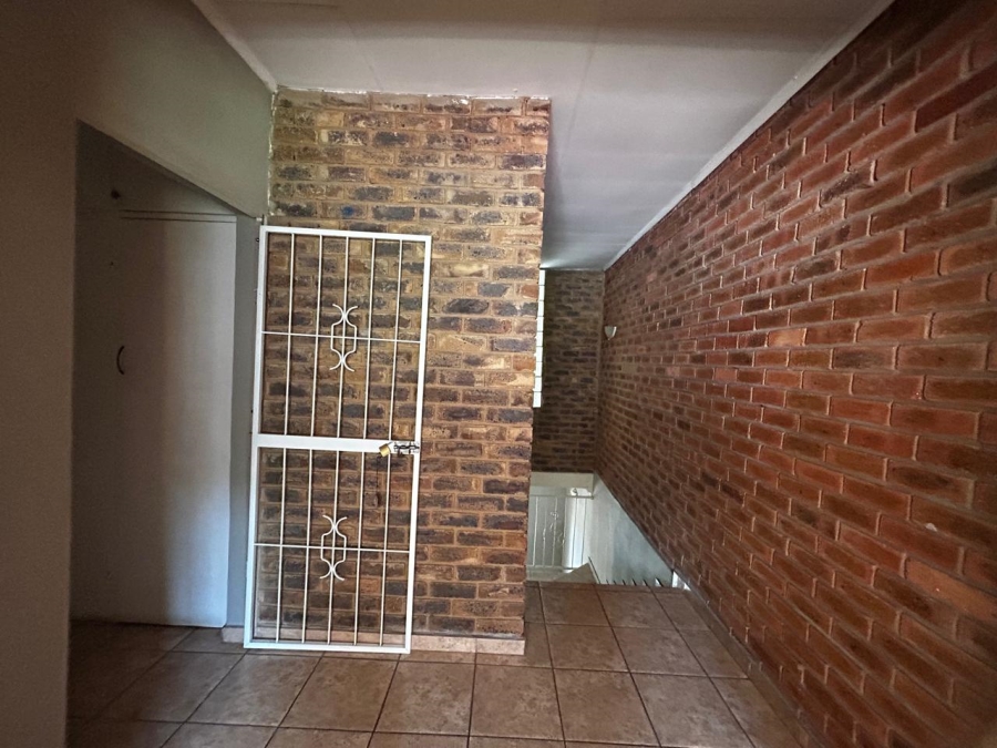 To Let 4 Bedroom Property for Rent in Waverley Gauteng