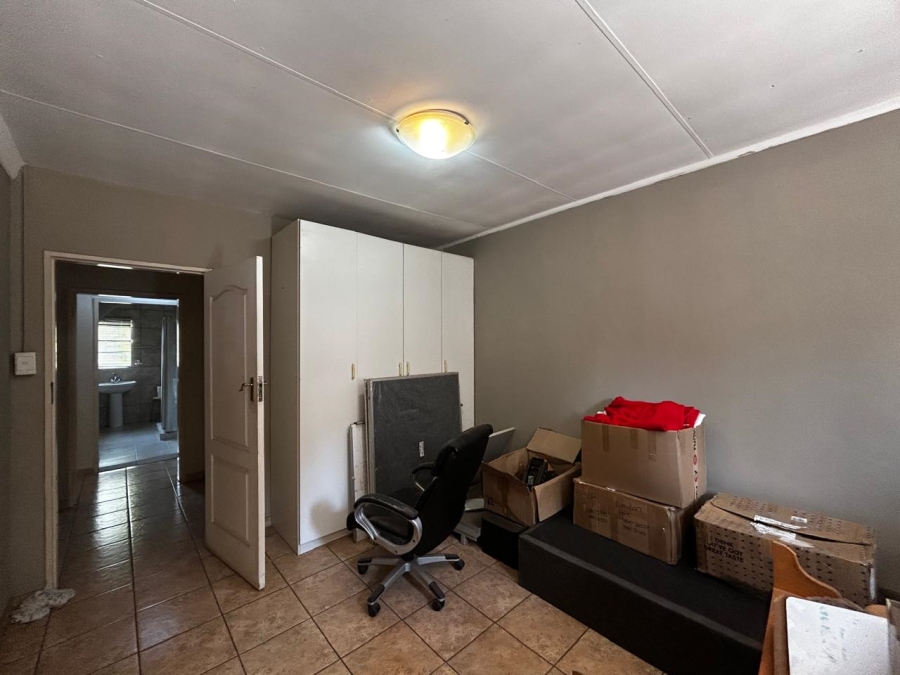 To Let 4 Bedroom Property for Rent in Waverley Gauteng