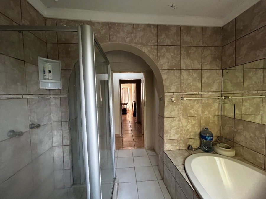 To Let 4 Bedroom Property for Rent in Waverley Gauteng