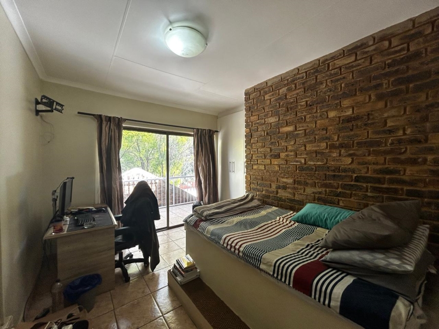 To Let 4 Bedroom Property for Rent in Waverley Gauteng
