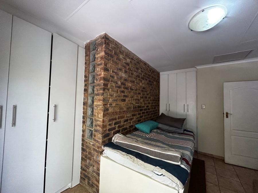 To Let 4 Bedroom Property for Rent in Waverley Gauteng