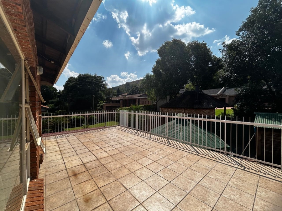To Let 4 Bedroom Property for Rent in Waverley Gauteng