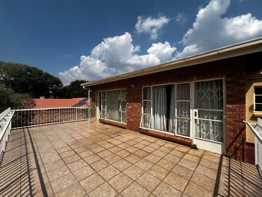 To Let 4 Bedroom Property for Rent in Waverley Gauteng