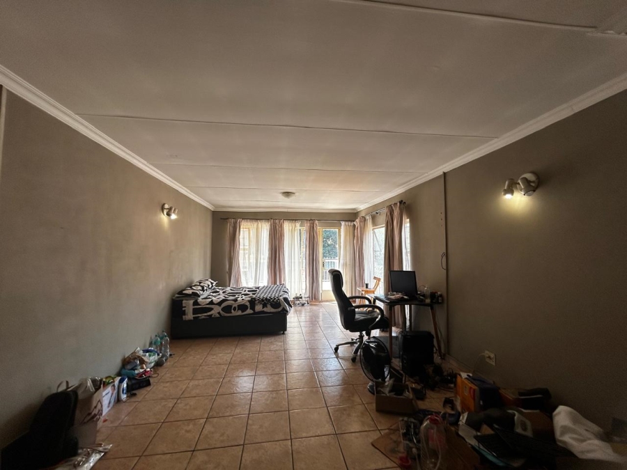 To Let 4 Bedroom Property for Rent in Waverley Gauteng