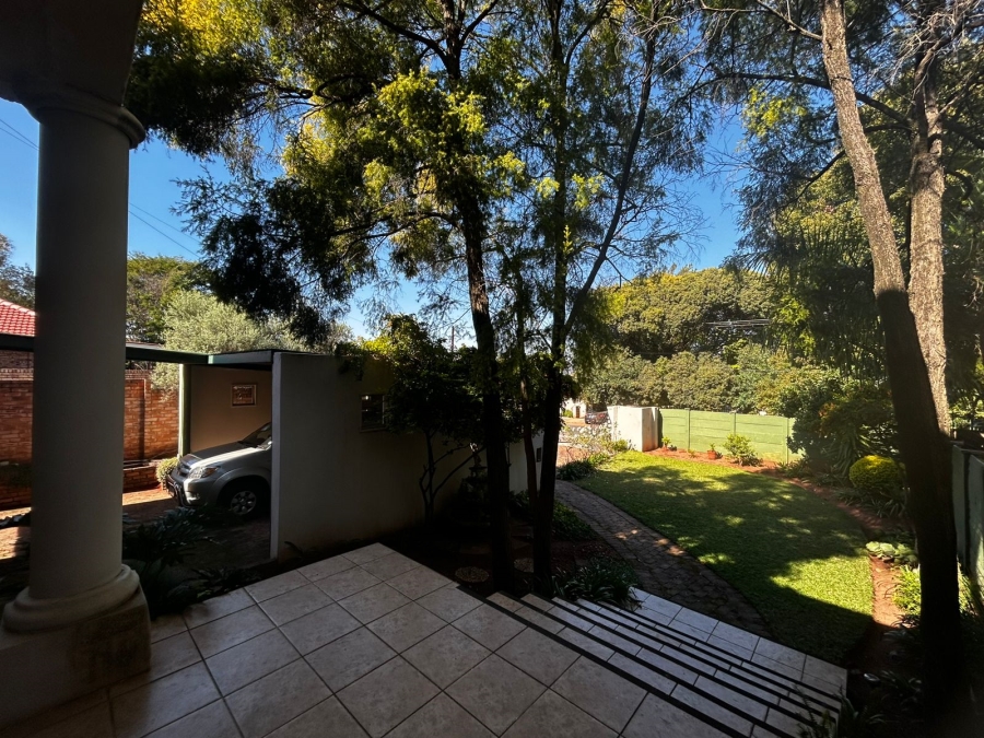 4 Bedroom Property for Sale in Waverley Gauteng