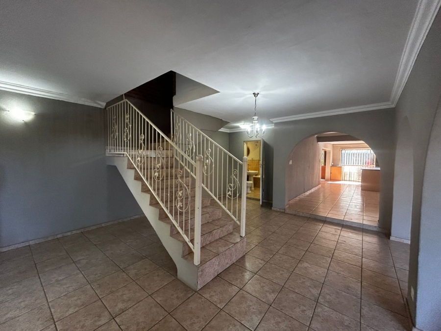 4 Bedroom Property for Sale in Waverley Gauteng