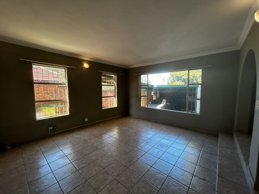 4 Bedroom Property for Sale in Waverley Gauteng
