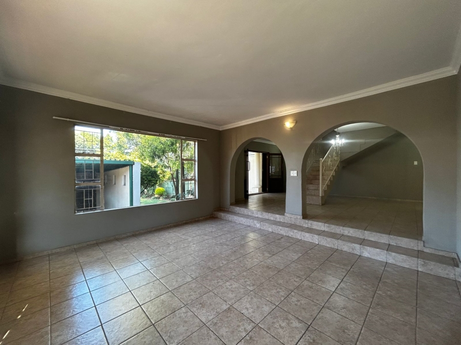 4 Bedroom Property for Sale in Waverley Gauteng