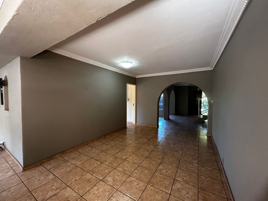 4 Bedroom Property for Sale in Waverley Gauteng