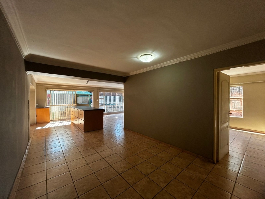4 Bedroom Property for Sale in Waverley Gauteng