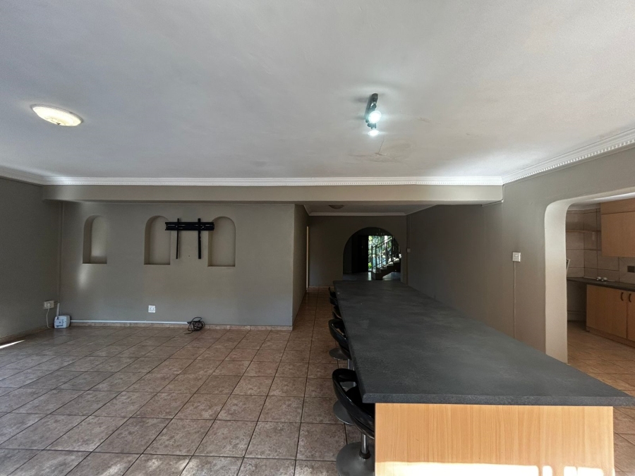 4 Bedroom Property for Sale in Waverley Gauteng