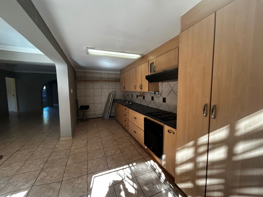 4 Bedroom Property for Sale in Waverley Gauteng