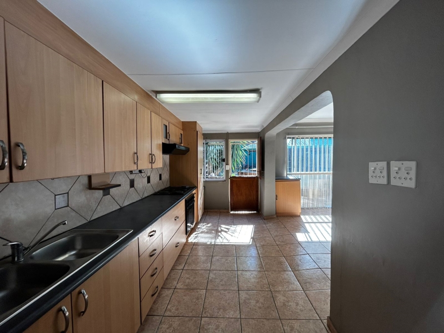 4 Bedroom Property for Sale in Waverley Gauteng