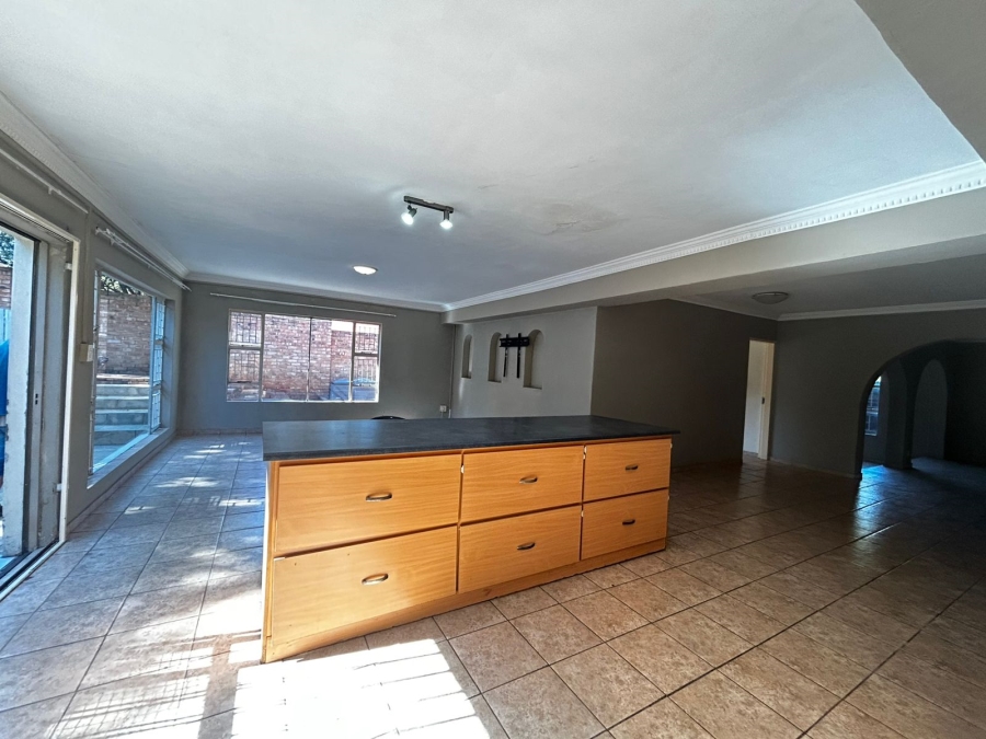 4 Bedroom Property for Sale in Waverley Gauteng