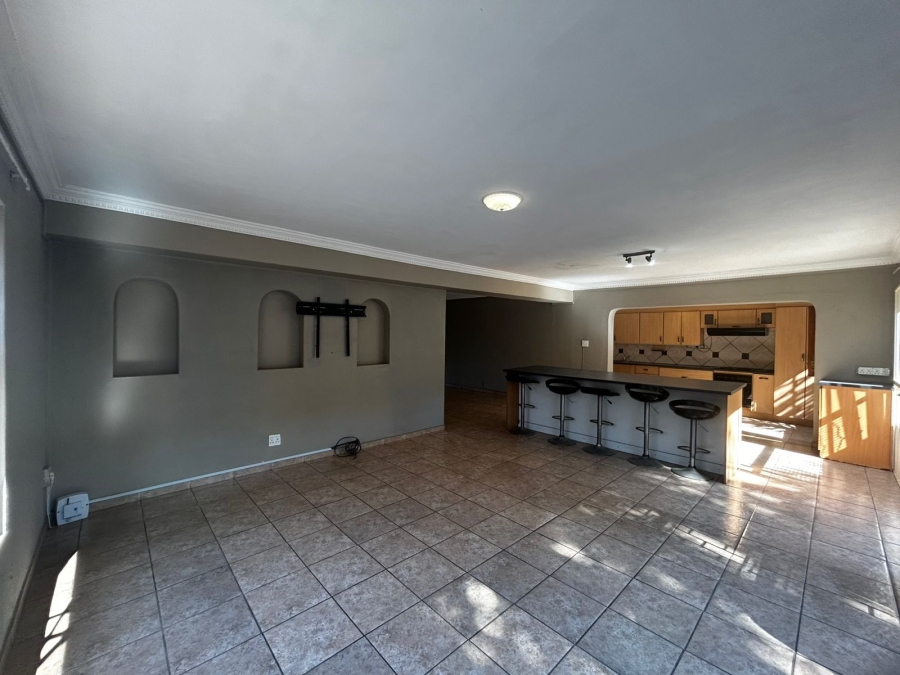 4 Bedroom Property for Sale in Waverley Gauteng