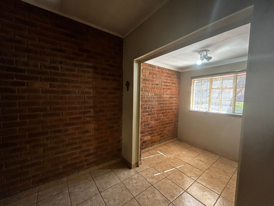 4 Bedroom Property for Sale in Waverley Gauteng