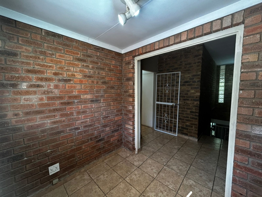 4 Bedroom Property for Sale in Waverley Gauteng