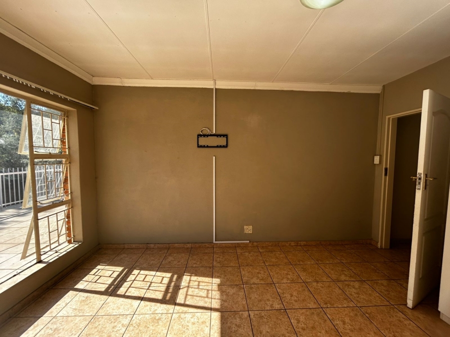4 Bedroom Property for Sale in Waverley Gauteng