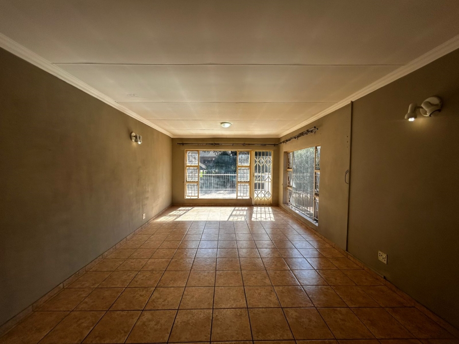 4 Bedroom Property for Sale in Waverley Gauteng