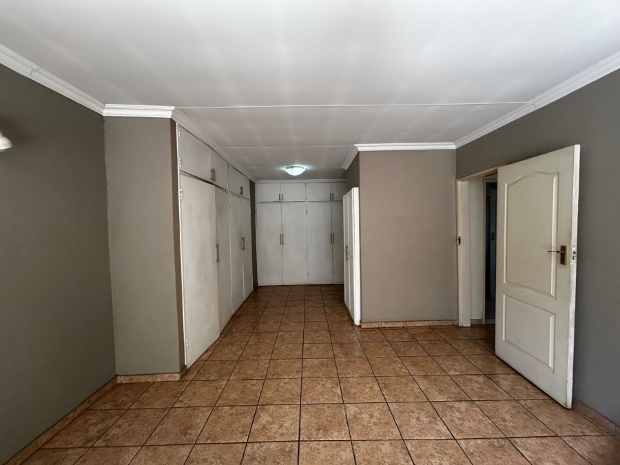 4 Bedroom Property for Sale in Waverley Gauteng