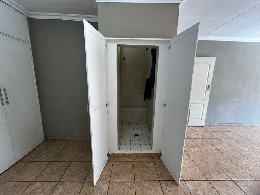 4 Bedroom Property for Sale in Waverley Gauteng