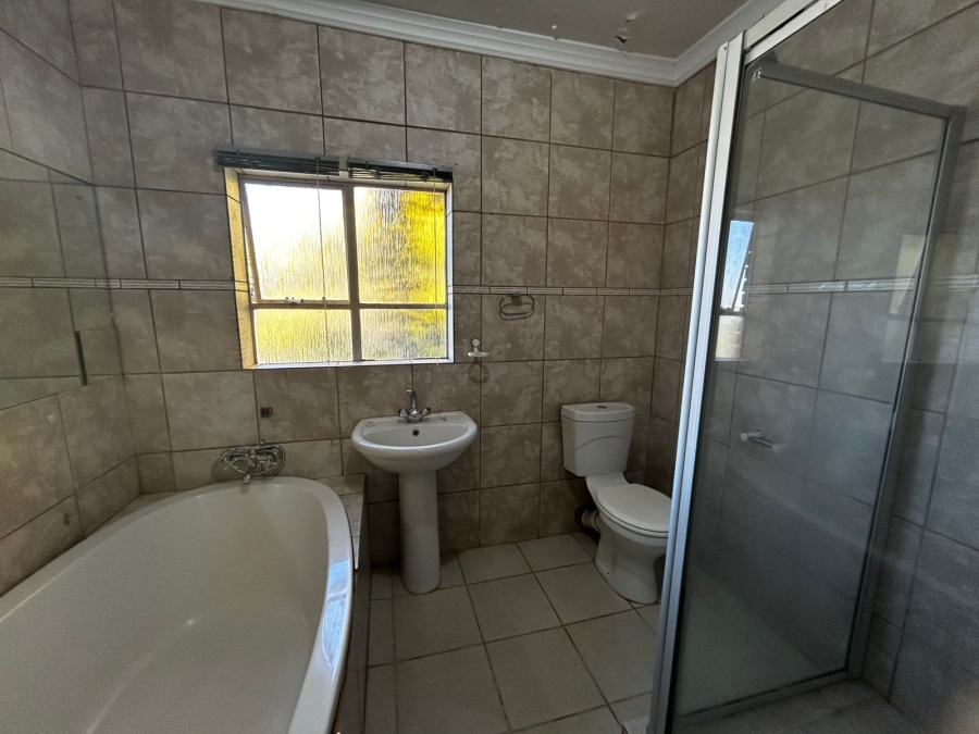 4 Bedroom Property for Sale in Waverley Gauteng