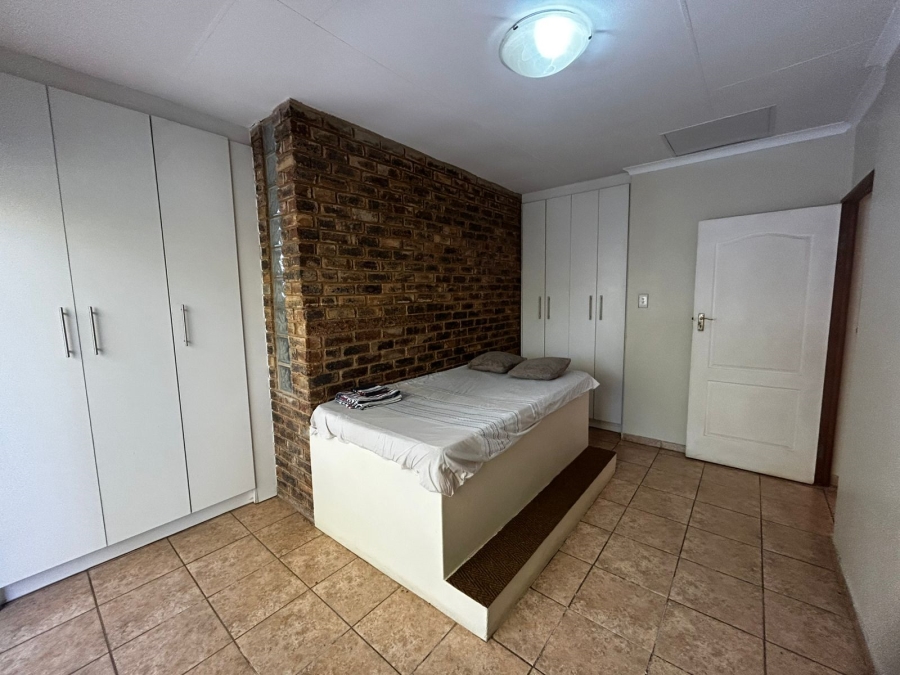 4 Bedroom Property for Sale in Waverley Gauteng