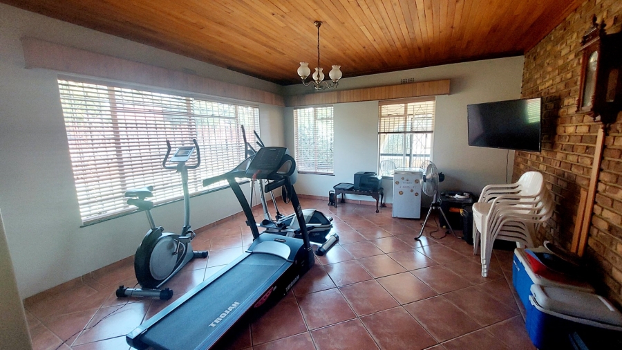 4 Bedroom Property for Sale in Helikonpark Gauteng