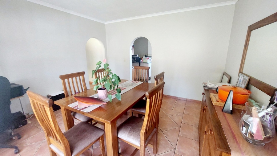 4 Bedroom Property for Sale in Helikonpark Gauteng