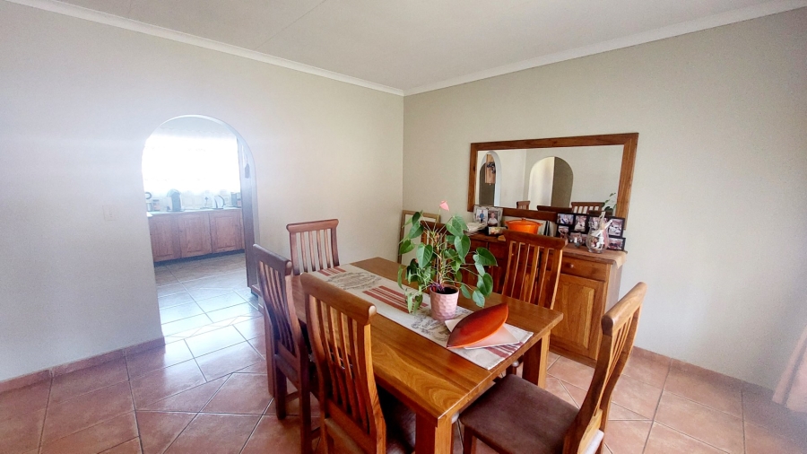 4 Bedroom Property for Sale in Helikonpark Gauteng