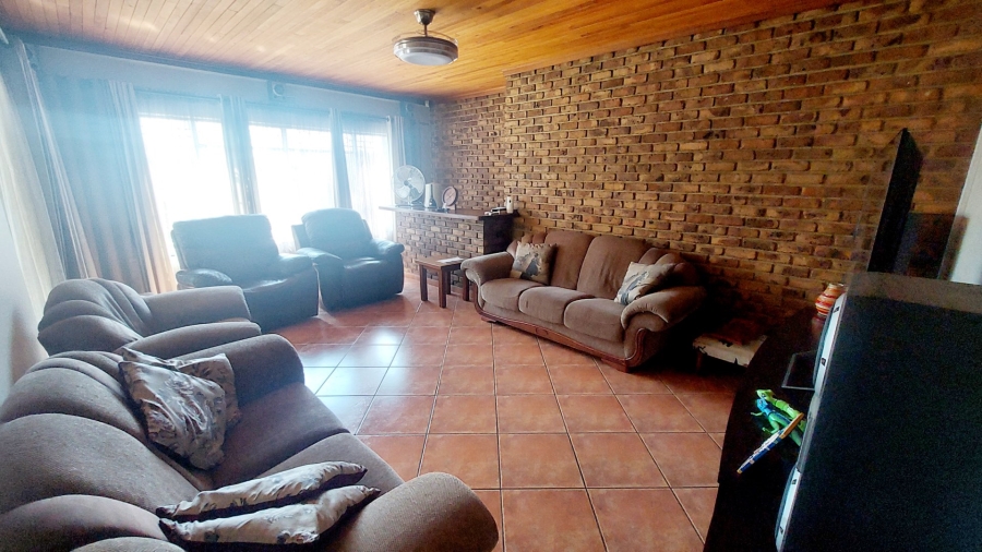 4 Bedroom Property for Sale in Helikonpark Gauteng
