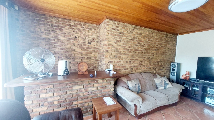 4 Bedroom Property for Sale in Helikonpark Gauteng