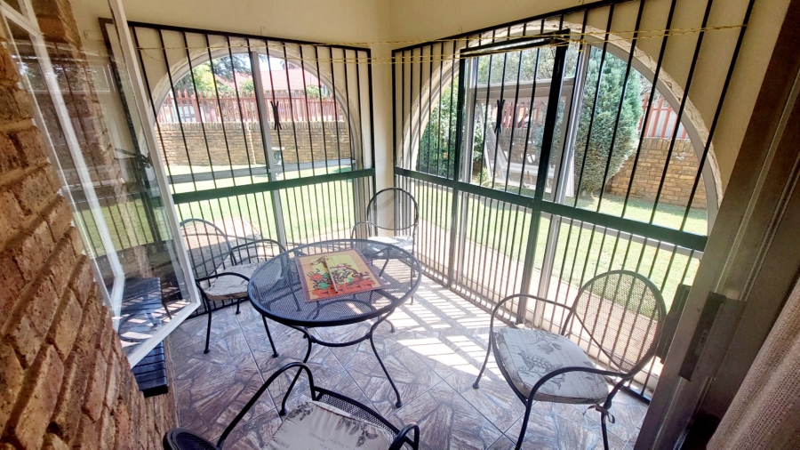 4 Bedroom Property for Sale in Helikonpark Gauteng